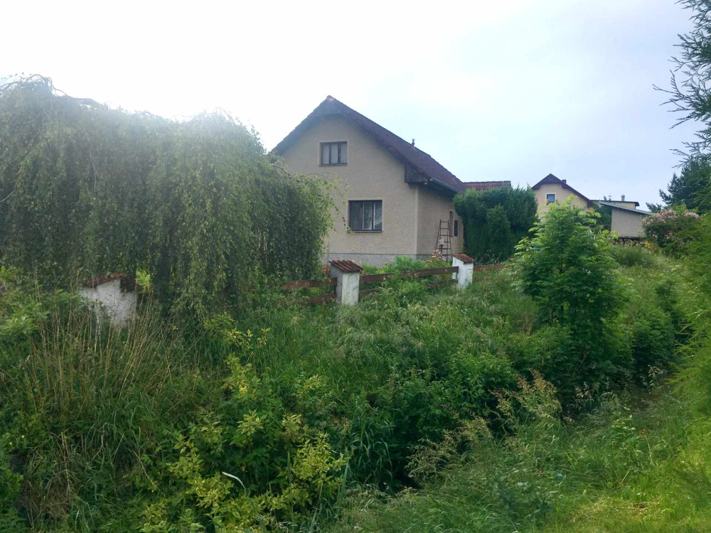 Chalupa nebo trvalé bydlení na kraji obce Oudoleň