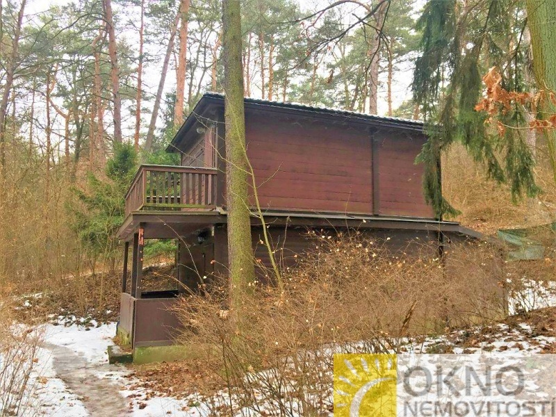 Brno - Kníničky, chata se dvěma terasami u Brněnské přehrady